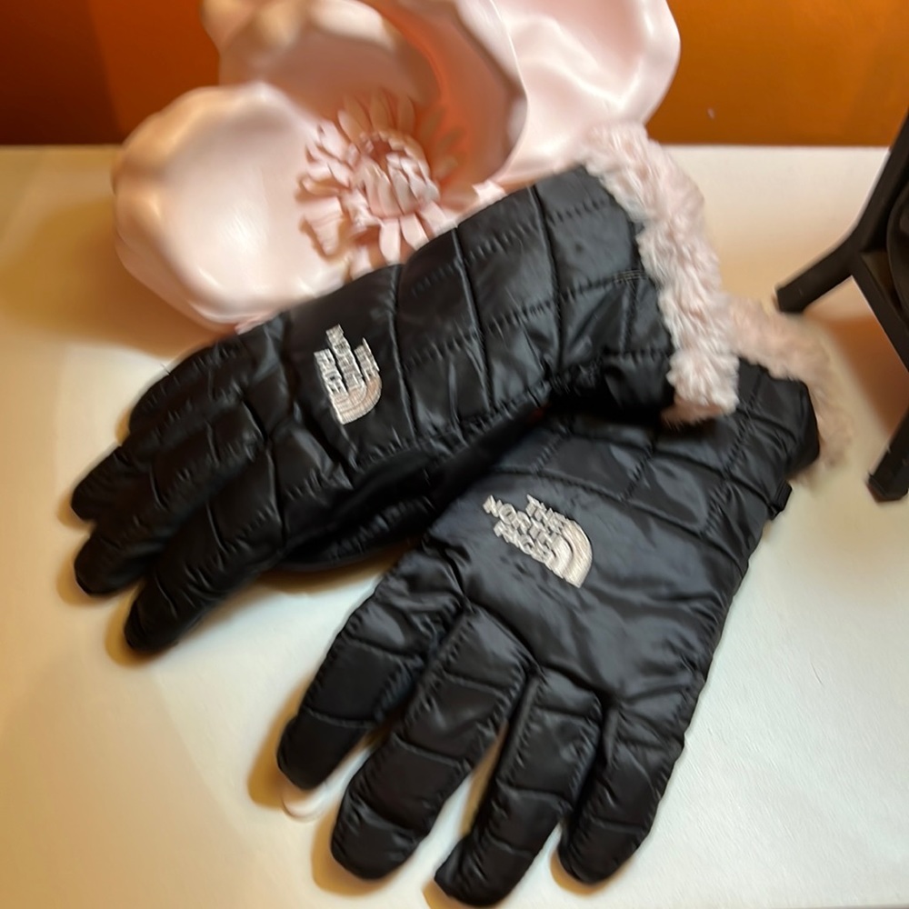 Girls NorthFace gloves